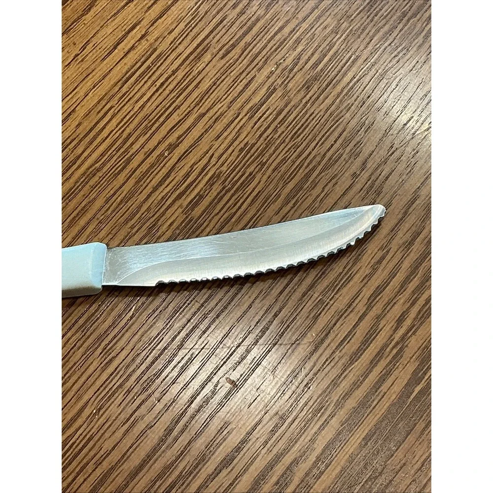 CUTCO #1759 KD Pearl Handle Stainless Steel Serrated Edge Table / Steak Knife